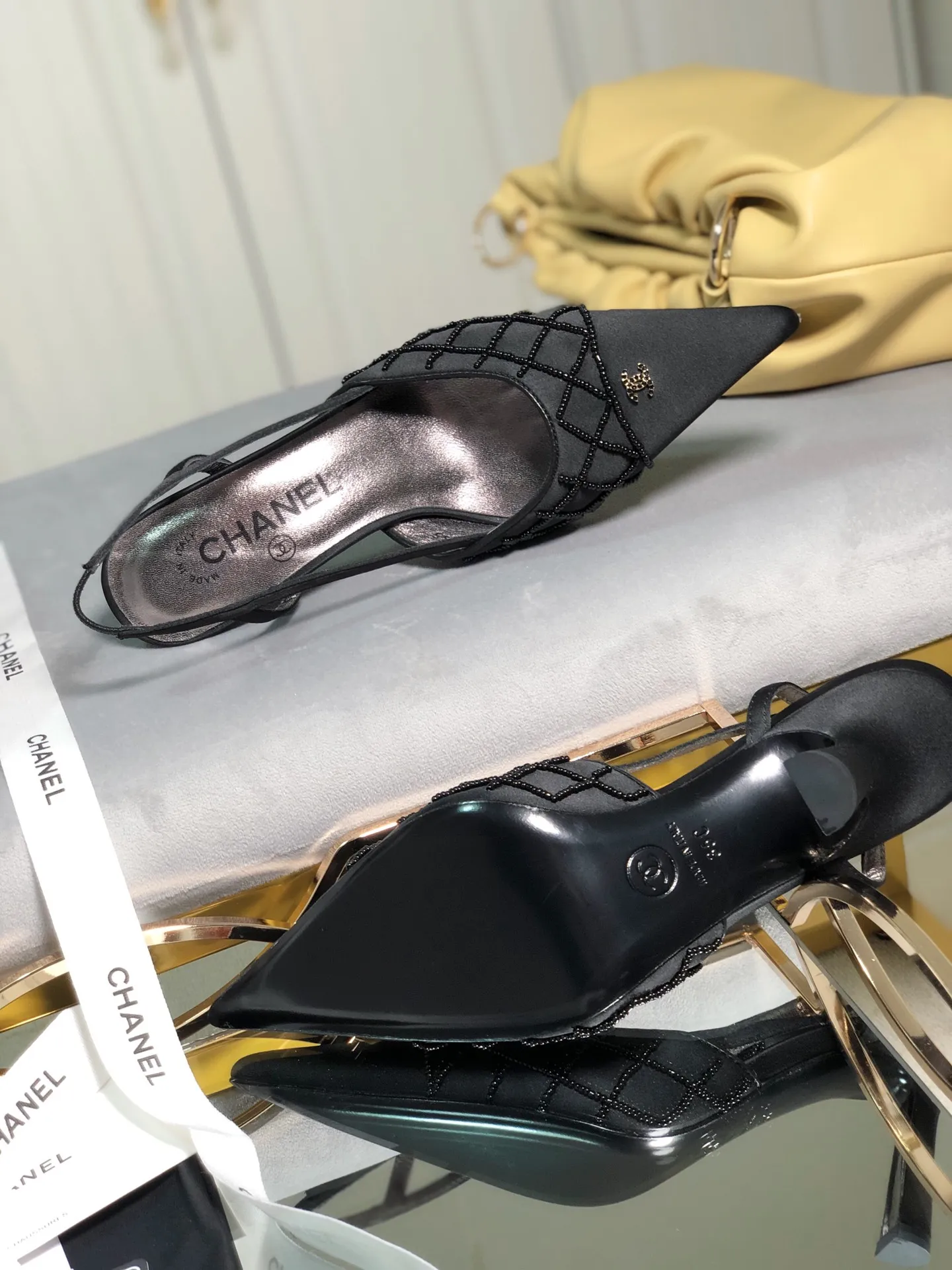 Wholesale direct sales👟👟Ex-factory price 480👟👟 Women's shoes Women's clothing Women's shoes Women's clothing Women's shoes Women's clothing Women's shoes factory Chanel Xiaoxiang Vintave second-hand diamond-embellished pointed-toe back lace-up high-heeled shoes The upper is all silk➕The upper is decorated with hand-made beads, sheepskin lining for the feet, dyed genuine leather outsole ★Heel height: 6.5CM Size: 34-40